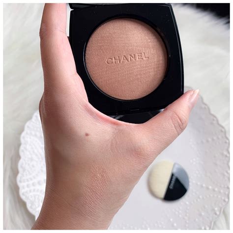 chanel mat lumiere teint compact poudre|POUDRE LUMIÈRE Highlighting powder 20 .